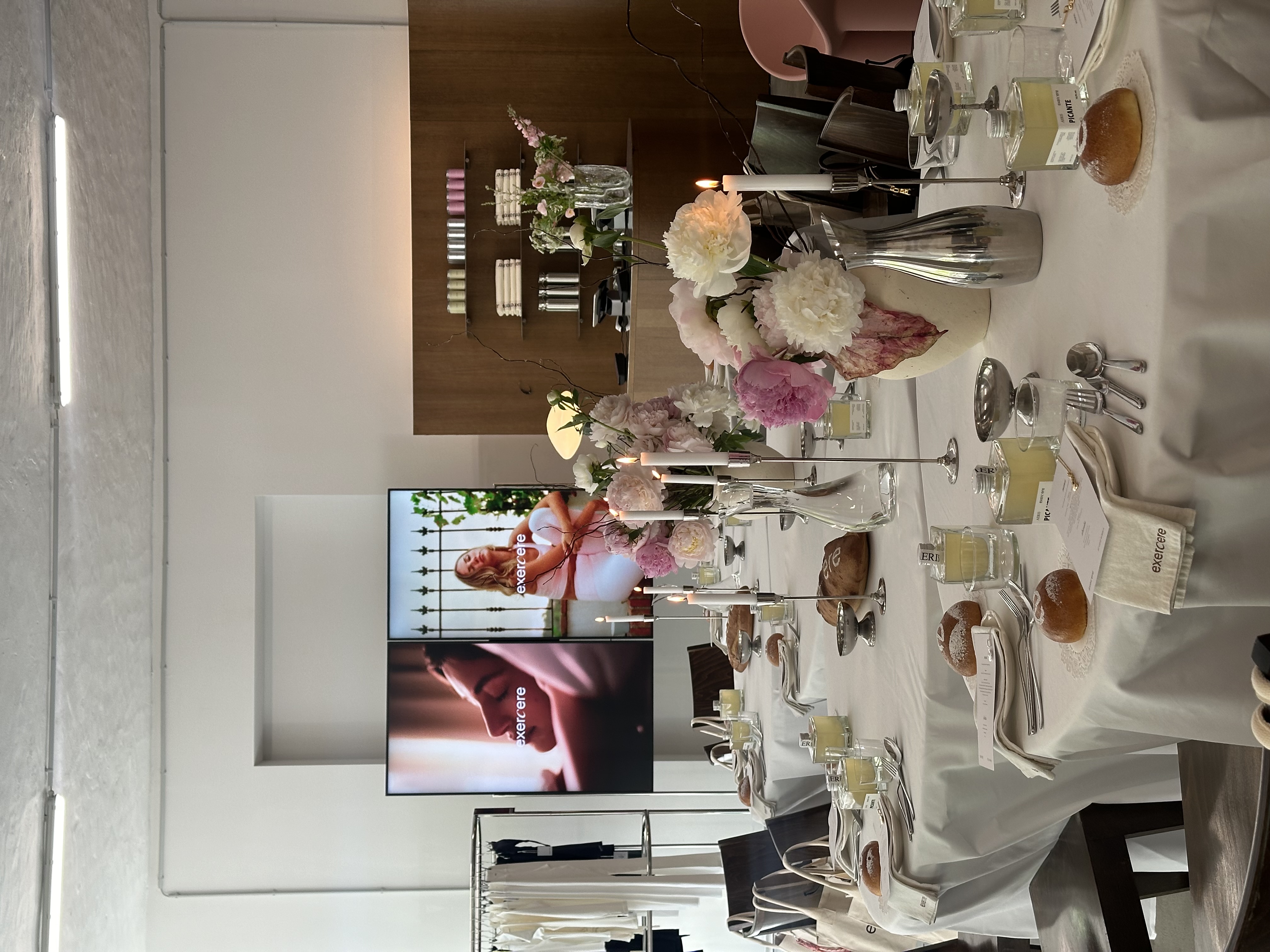 Seated dinner experience image 3